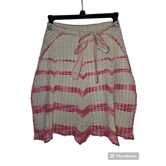 VINTAGE Handmade Pink & White Crocheted Half Apron One Size Chevron Stripe - Picture 2 of 2